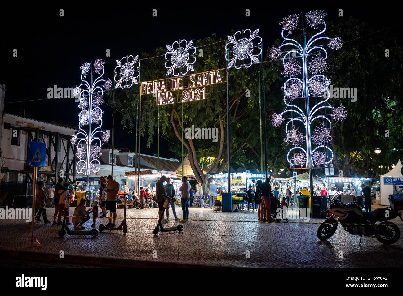 Faro, Portogallo - 22 ottobre 2021: Ingresso alla festa periodica chiamata Feira de Santa Iria in Algarve Foto Stock