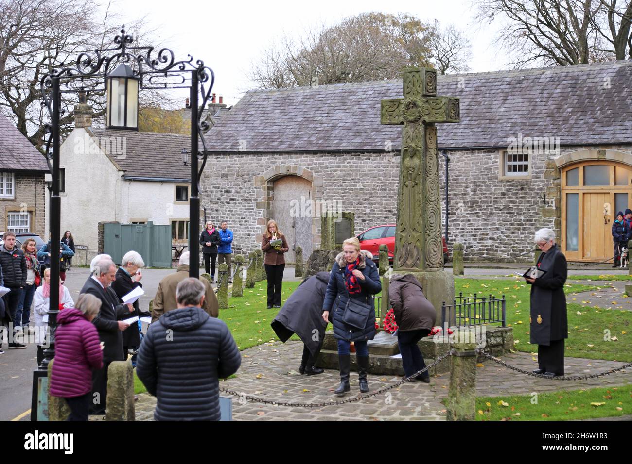 Atto di memoria, 14 novembre 2021, War Memorial, Castleton, Hope Valley, High Peak, Derbyshire, East Midlands, Inghilterra, Gran Bretagna, Regno Unito, Europa Foto Stock