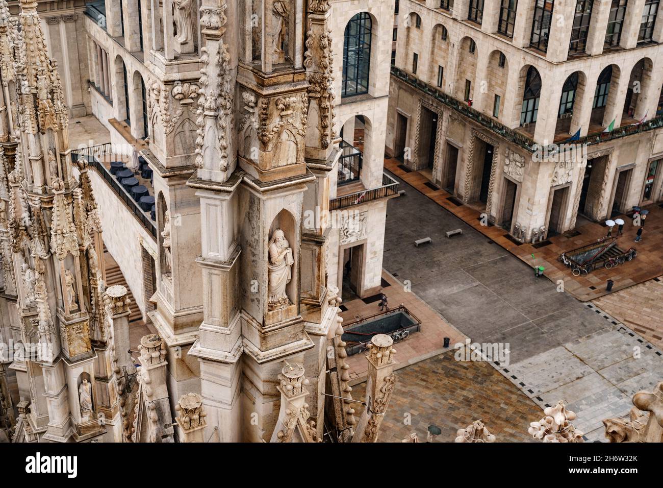 Statue sulla facciata del Duomo. Italia, Milano Foto Stock