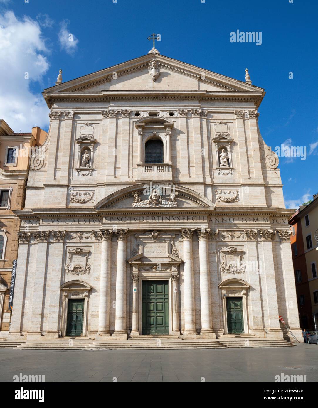 Roma - la facciata della chiesa barocca Chiesa Nuova - Santa Maria in Vallicella. Foto Stock