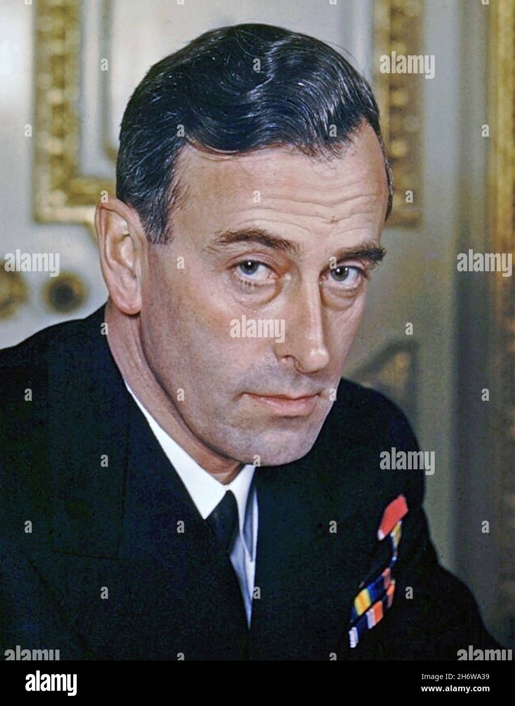 LOUIS MOUNTBATTEN, primo conte Mountbatten di Birmania (1900-1979) ufficiale e statista della Marina reale nel 1943 Foto Stock
