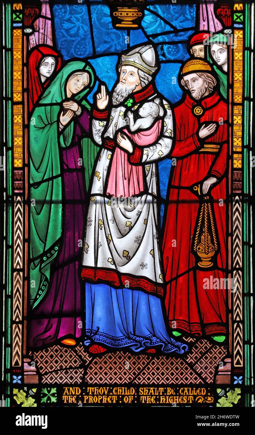 Una vetrata di Frederick Preedy raffigurante la Presentazione nel Tempio e Giovanni Battista, la Chiesa di San Lorenzo, Weston-Sub-Edge, Gloucs. Foto Stock