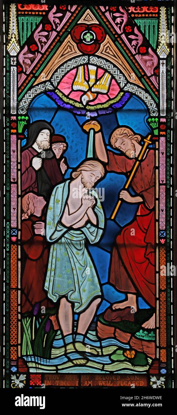 Una vetrata di Frederick Preedy raffigurante il Battesimo di Cristo, la Chiesa di San Lorenzo, Weston-Sub-Edge, Gloucestershire Foto Stock