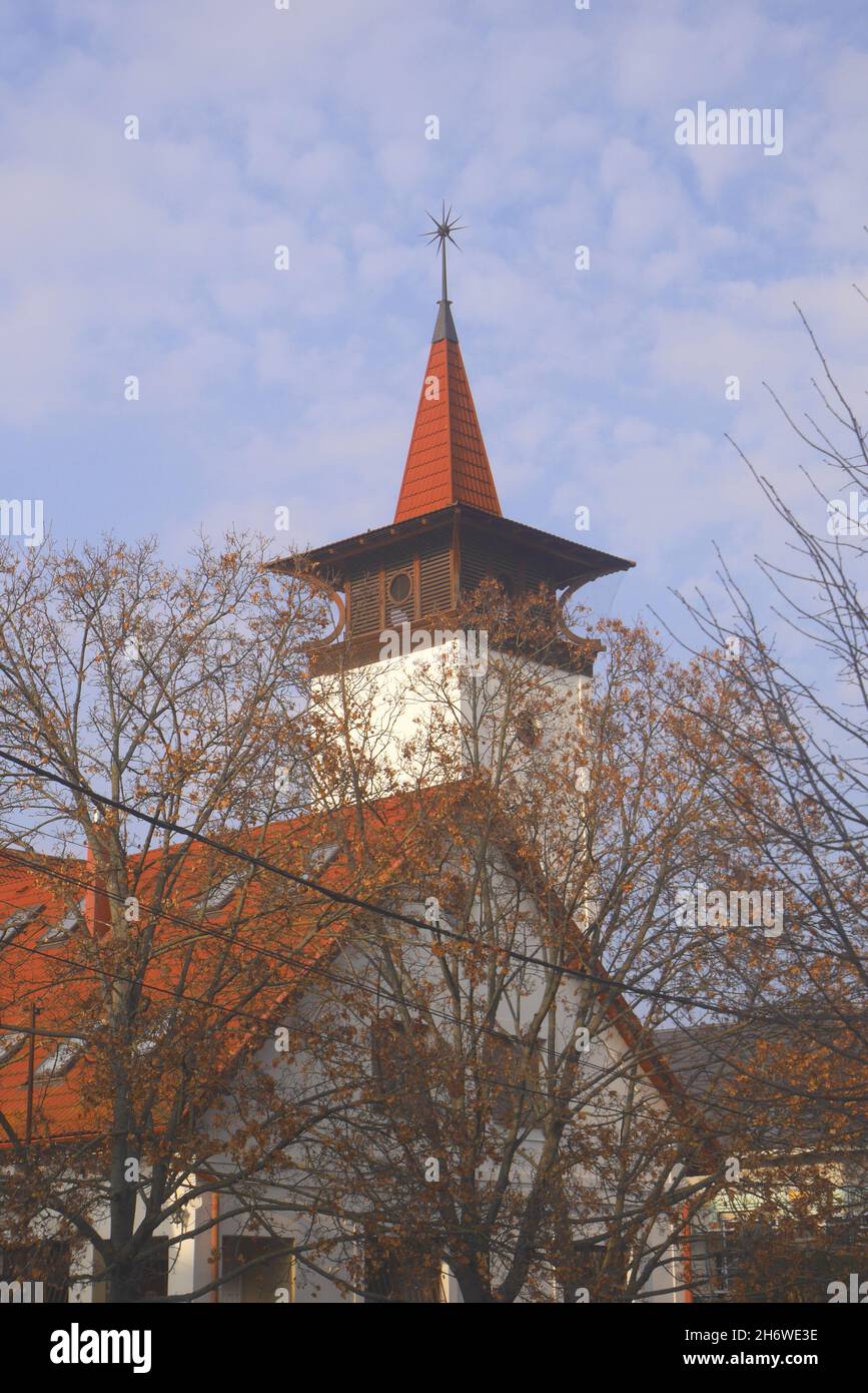 Guglia della Chiesa riformata di Szigetszentmiklos, Szigetszentmiklos-Ujvarosi Reformatus Gyulekezet, Szigetszentmiklos, Contea di Pest, Isola di Csepel, Ungheria Foto Stock