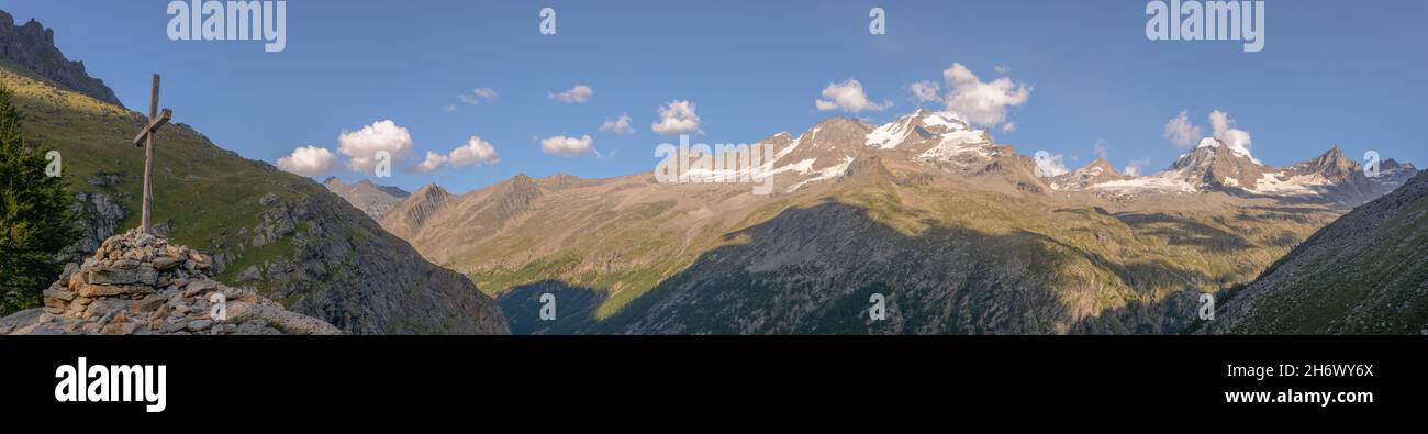 Parco Nazionale del Grand paradis nelle Alpi, Italia, Valle d'Aosta. Panoramica, panorama. Foto Stock