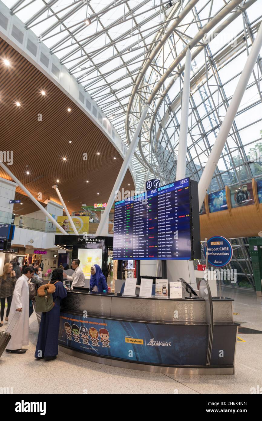Banco informazioni dell'aeroporto di Kuala Lumpur, Malesia Foto Stock