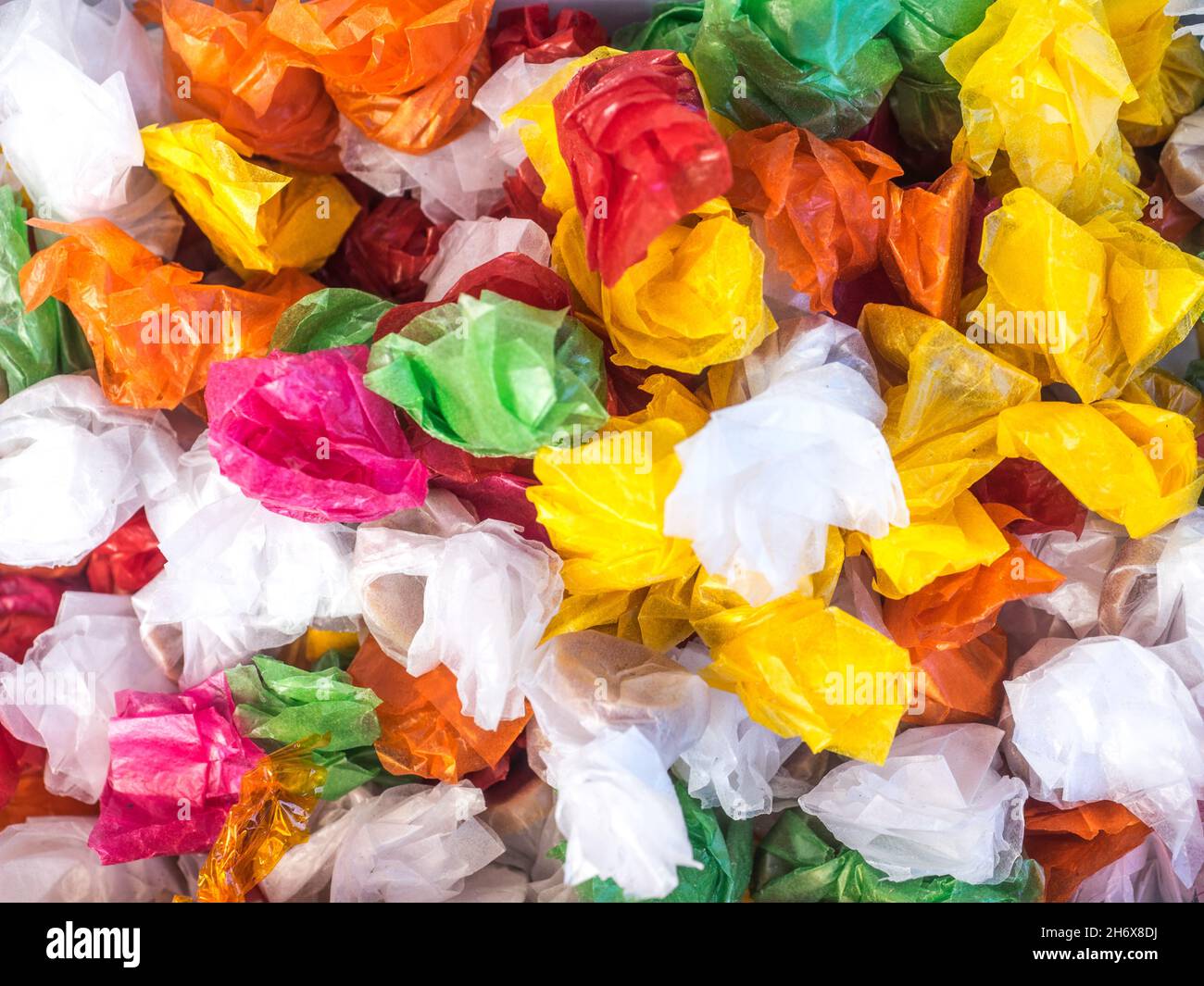 sfondo e confezioni di caramelle colorate Foto Stock