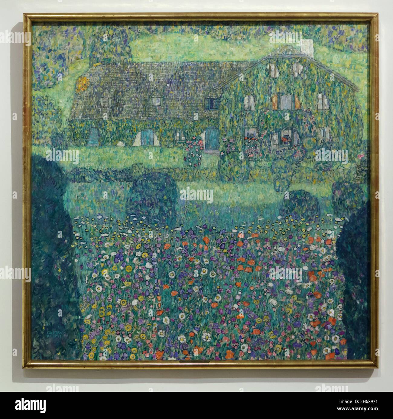 Dipinto "Casa del Forester a Weissenbach sull'Attersee i" del simbolista austriaco Gustav Klimt (1914) in mostra al Museo Belvedere di Vienna, Austria. Foto Stock