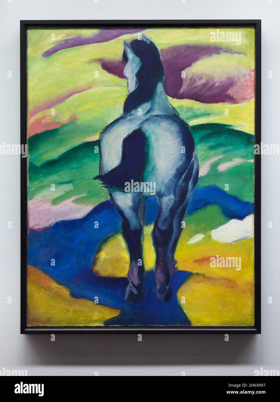 Dipinto "Blue Horse II" del pittore espressionista tedesco Franz Marc (1911) in mostra al Museo Albertina di Vienna, Austria. Foto Stock