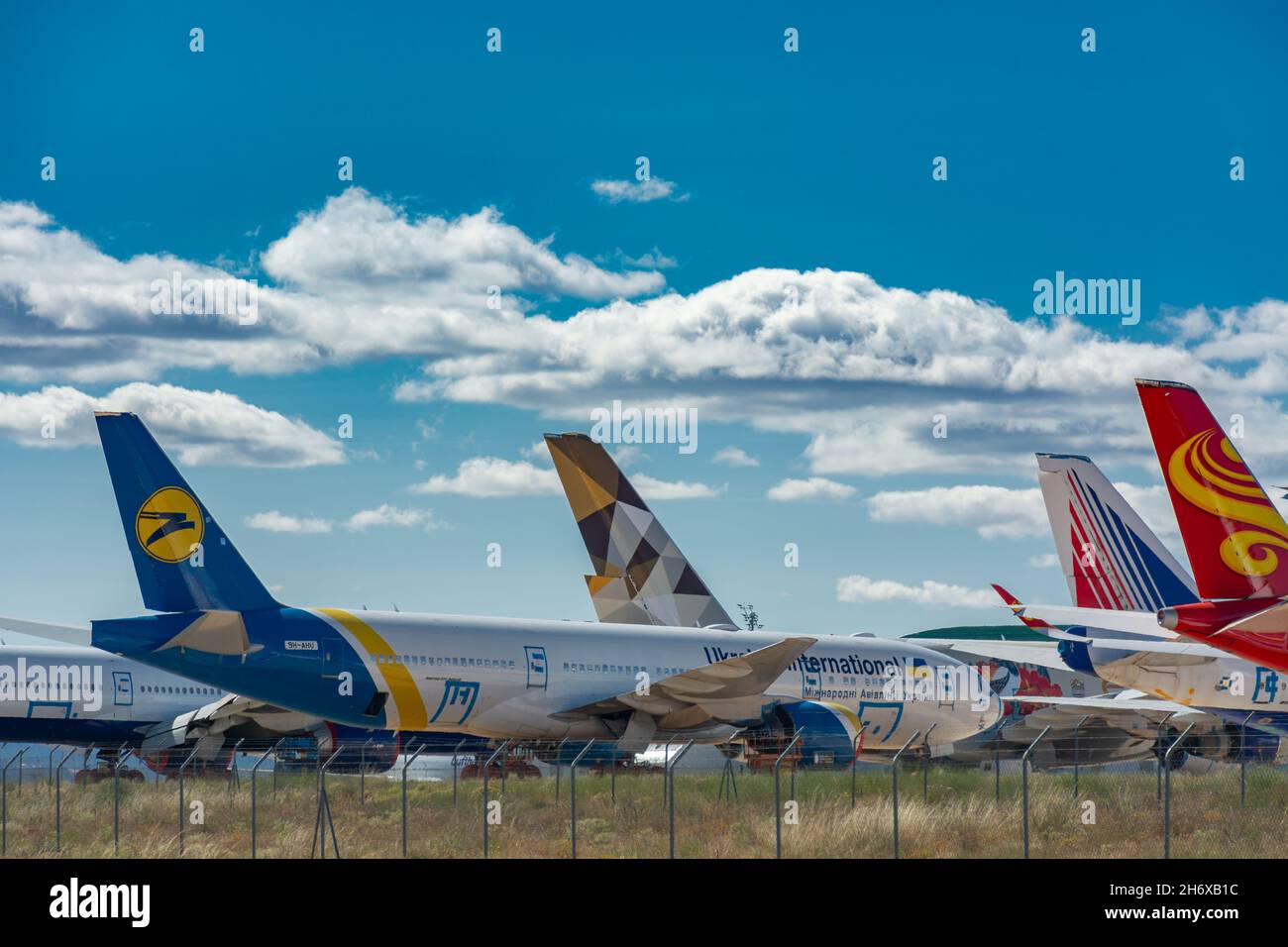 Caude, Teruel, Spagna. 13 luglio 2021 - Teruel Aerodrome il più grande centro di manutenzione, stoccaggio e riciclaggio degli aeromobili in Europa. Compagnie aeree ucraine Foto Stock