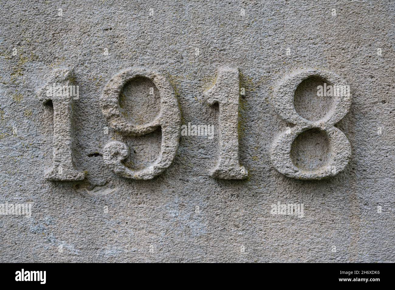 La data 1918 scolpito in pietra. Fu la fine della prima guerra mondiale. Foto Stock