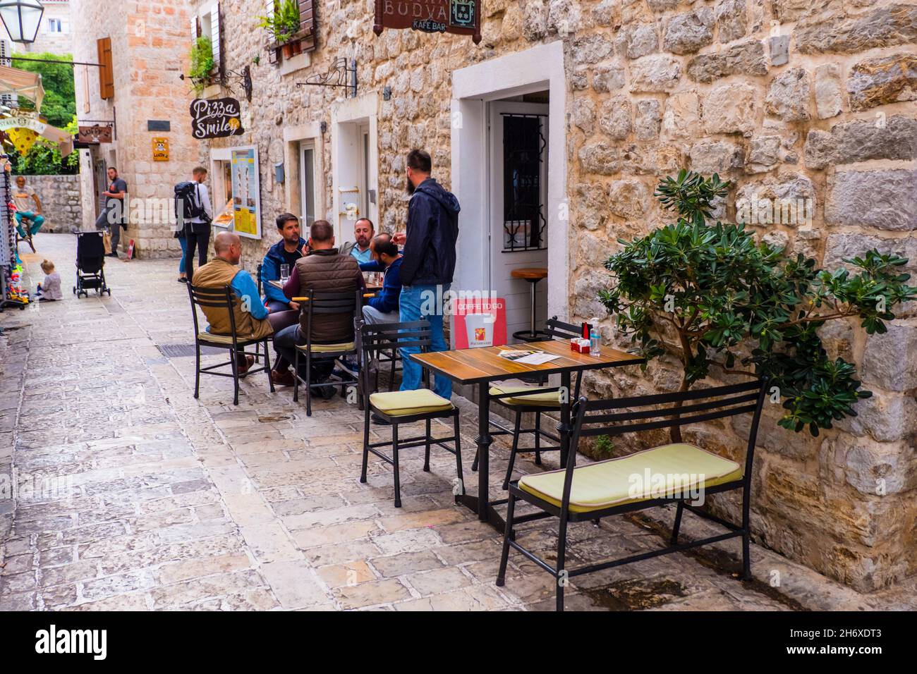 Cafe pub, Stari grad, città vecchia, Budva, Montenegro, Europa Foto Stock