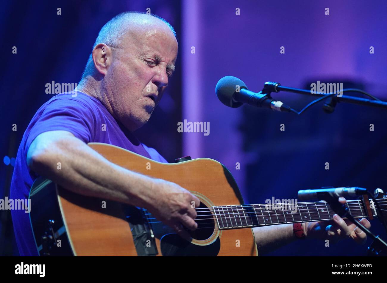 Christy Moore si esibisce al RTE radio 1 Folk Awards presso Vicar Street di Dublino. Data foto: Martedì 16 novembre 2021. Foto Stock