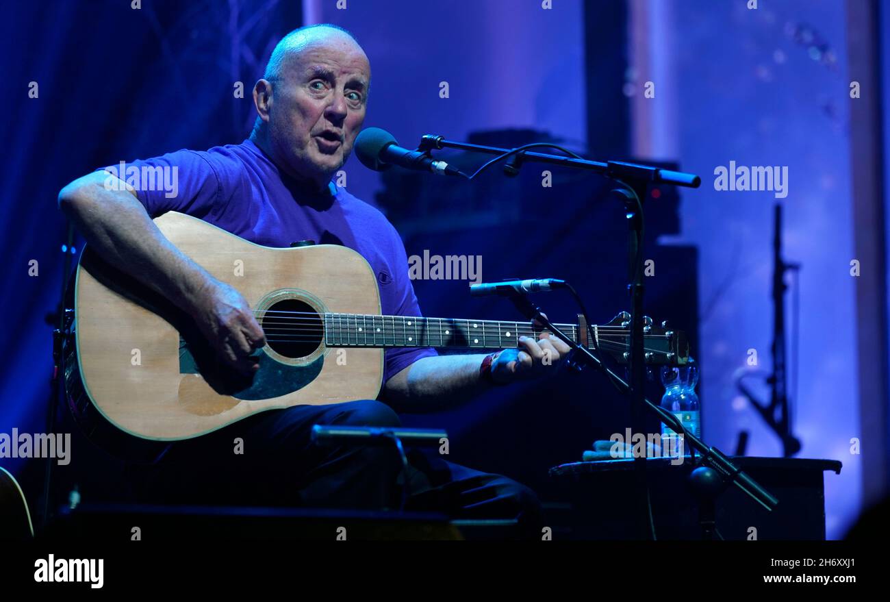 Christy Moore si esibisce al RTE radio 1 Folk Awards presso Vicar Street di Dublino. Data foto: Martedì 16 novembre 2021. Foto Stock