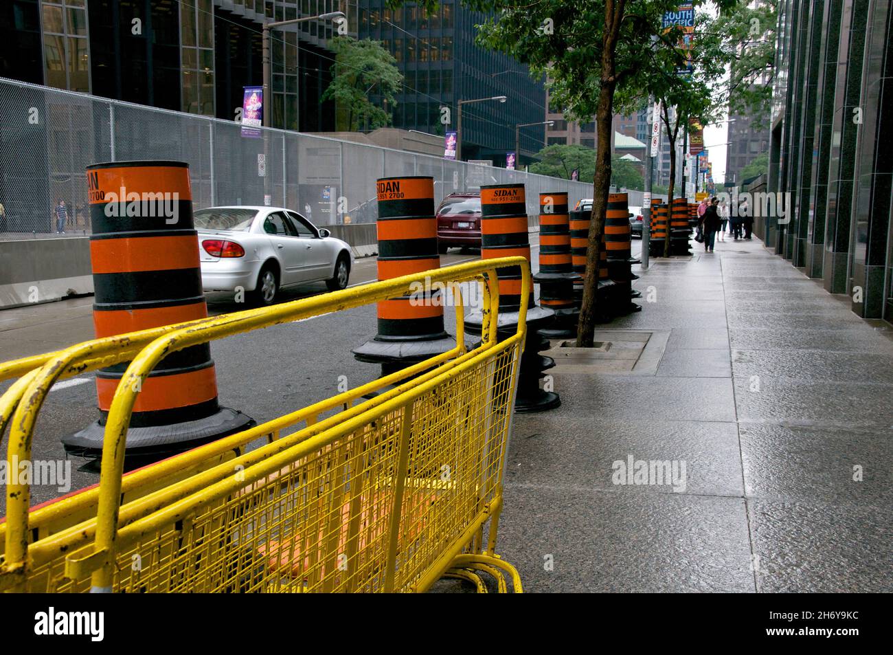 Toronto, Ontario, Canada - 06/22/2010: Le barriere di controllo della folla usano come parte della pianificazione di gestione della corona in G-20 Foto Stock