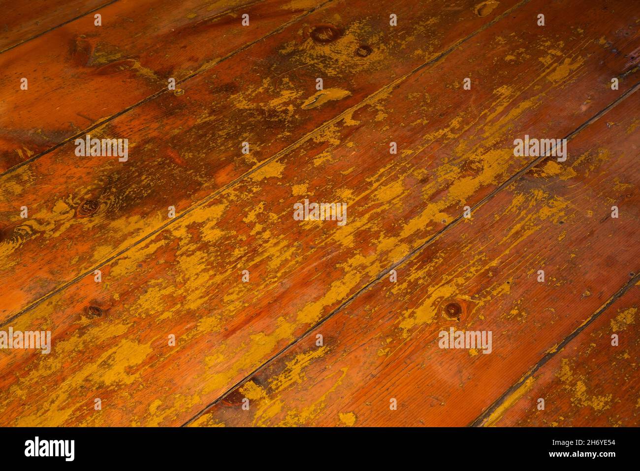 Pavimenti in legno di pino stressato al piano superiore corridoio all'interno di una vecchia casa di pietra da campo Canadiana del 1750 circa Foto Stock