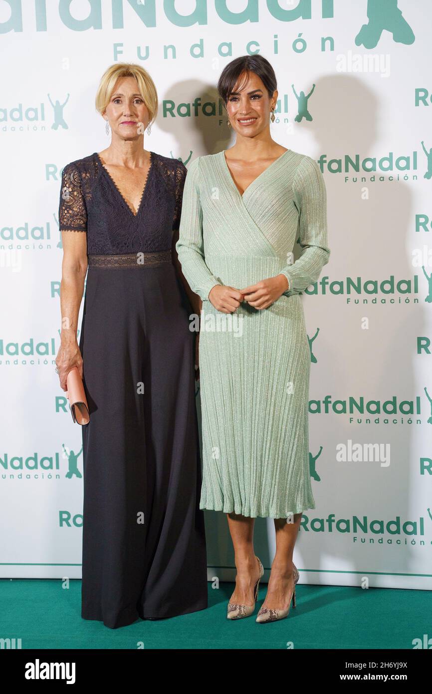 Madrid, Spagna. 18 Nov 2021. María Isabel Nadal e Begoña Villacis partecipano alla cena commemorativa del X anniversario della Fondazione Rafa Nadal, che si tiene presso il Consolato Italiano di Madrid. Credit: SOPA Images Limited/Alamy Live News Foto Stock