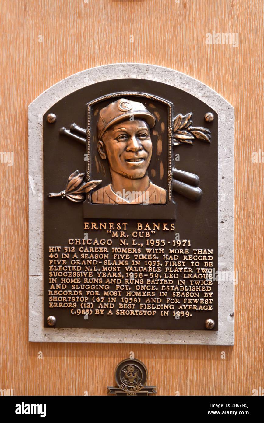 Cooperstown, New York, Stati Uniti. Una targa di un giocatore della Hall of fame nella galleria dei giocatori presso la National Baseball Hall of Fame and Museum. Foto Stock