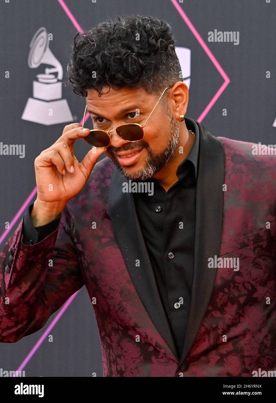 Nevada, Stati Uniti. 18 Nov 2021. Wizzmer arriva per il 22° Latin Grammy Awards alla MGM Garden Arena di Las Vegas, Nevada, giovedì 18 novembre 2021. Foto di Jim Ruymen/UPI Credit: UPI/Alamy Live News Foto Stock