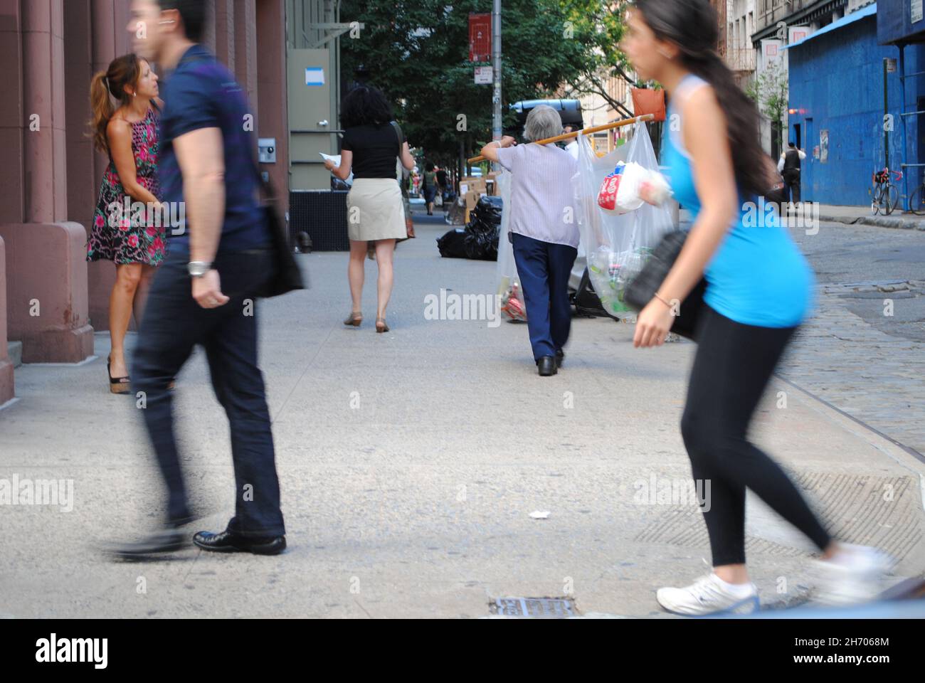 Persone e cose per le strade di New York Foto Stock