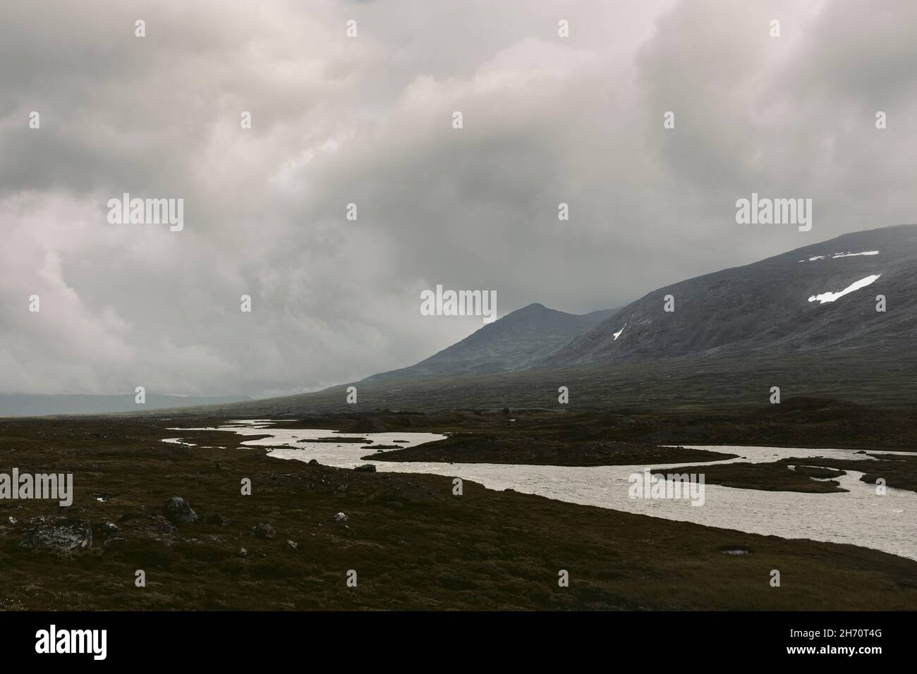 Vista sul fiume in montagna Foto Stock