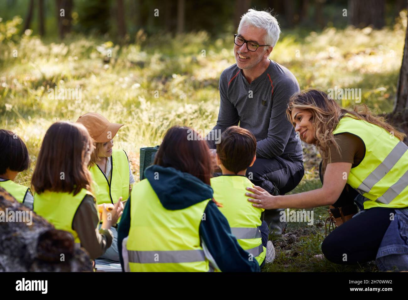 Insegnante che ha lezioni all'aperto Foto Stock