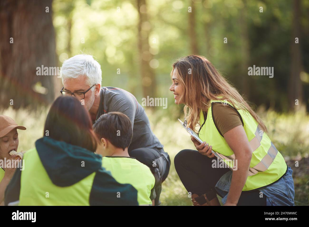Insegnante che ha lezioni all'aperto Foto Stock