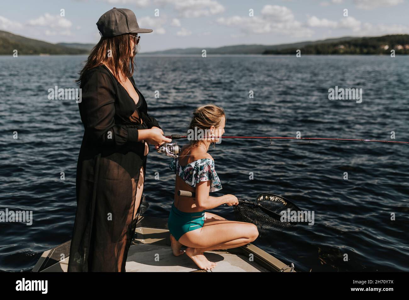 Vista delle donne che pescano Foto Stock