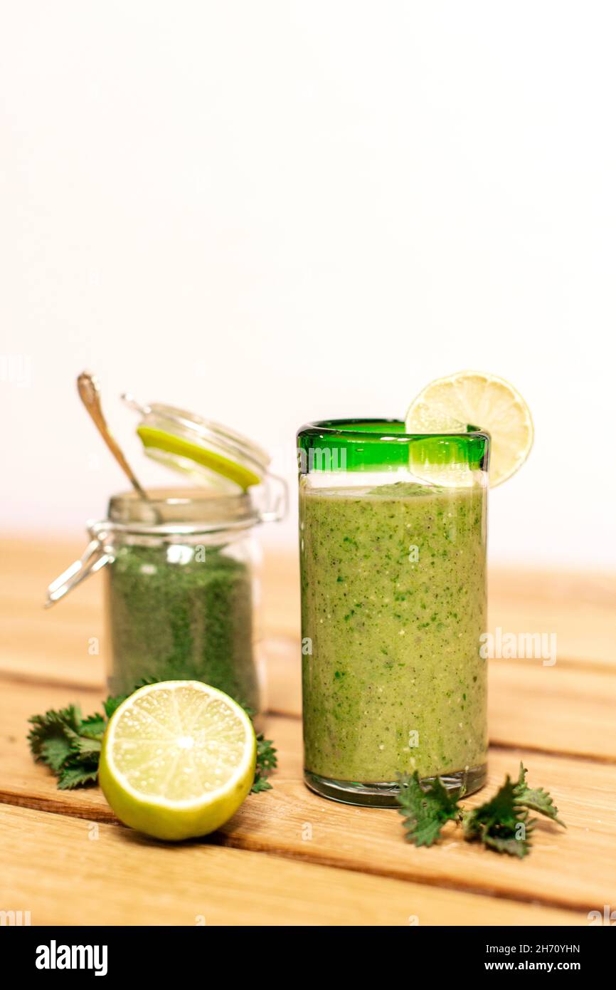 Frullato verde e lime Foto Stock