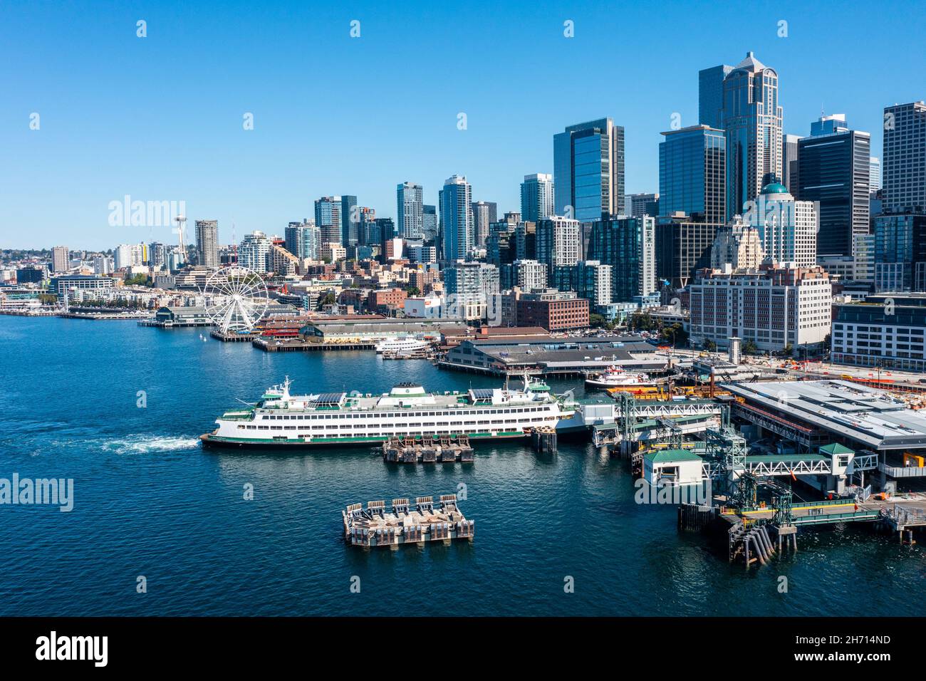 Skyline di Seattle dall'acqua, Washington, USA Foto Stock