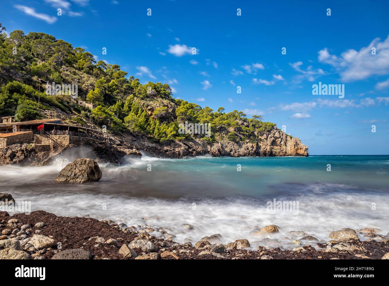 Cala Deià, baia e spiaggia vicino al villaggio Deià, Maiorca, Isole Baleari, Spagna Foto Stock