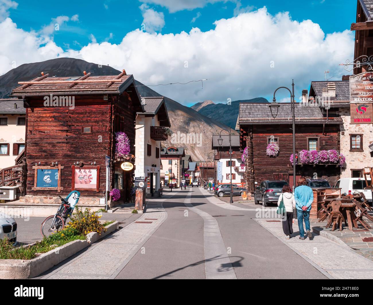 Livigno, Italia - 29 settembre 2021: Livigno è un comune ed un territorio a gestione speciale della regione Lombardia nelle Alpi italiane e un dazio f Foto Stock
