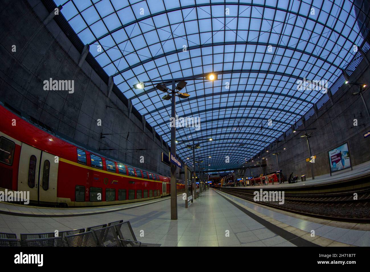 Stazione ferroviaria dell'aeroporto di Colonia Bonn (CGN) in Germania. Foto Stock