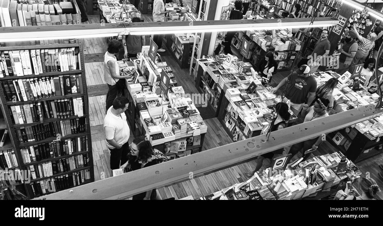 NEW YORK, USA - 16 settembre 2017: Strand Book Store è una libreria indipendente al 828 di Broadway, all'angolo di East 12th St. Nel quartiere di East Village Foto Stock