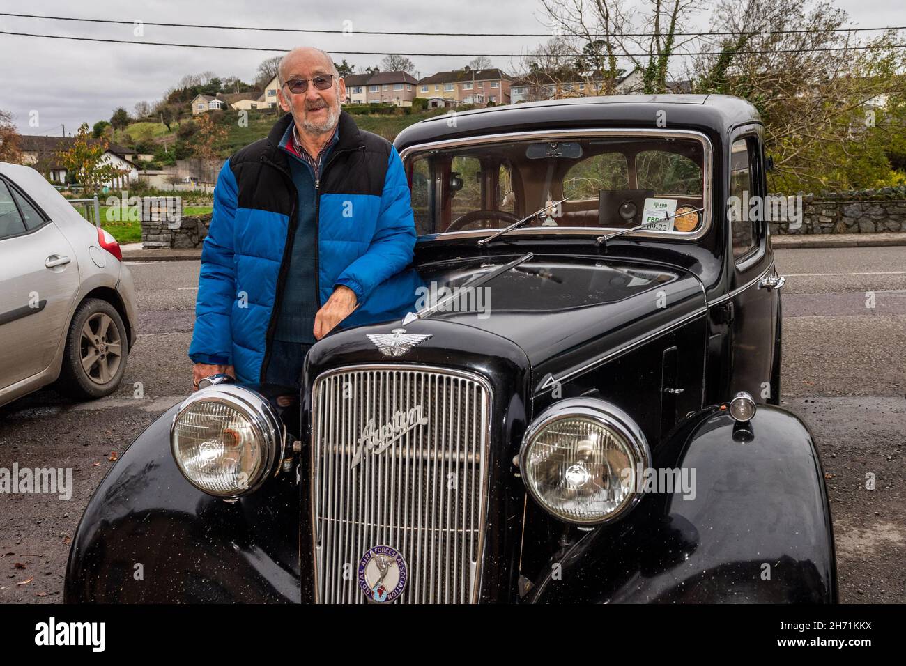 Bantry, West Cork, Irlanda. 19 Nov 2021. George Ward di Kealkill ha portato il suo Austin Ten 1937 a Bantry oggi per eseguire alcuni errands. George ha posseduto l'automobile per 4 anni e dice che è affidabile quanto un'automobile moderna. Credit: AG News/Alamy Live News Foto Stock