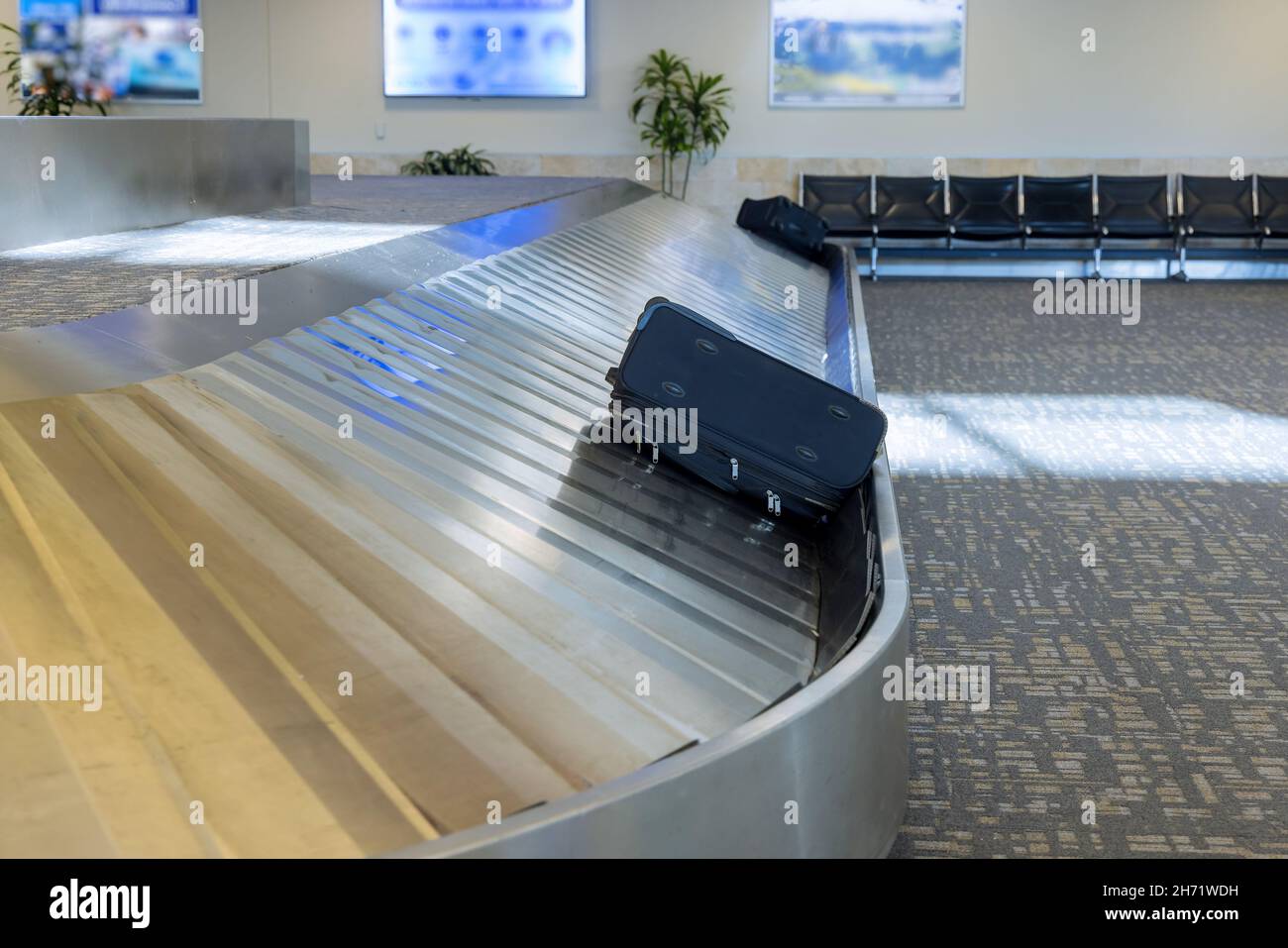 Carosello di ritiro bagagli all'aeroporto Foto Stock