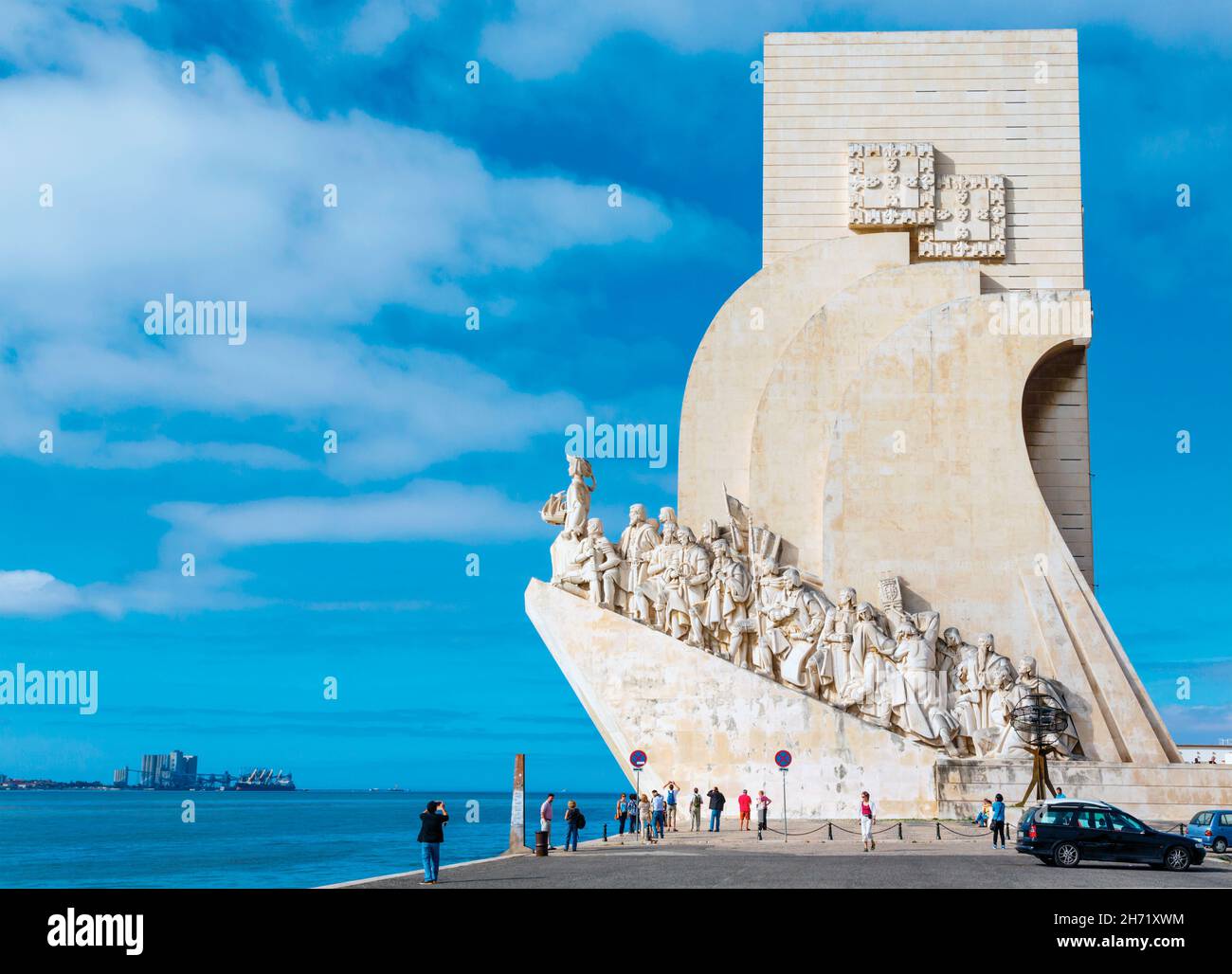 Lisbona, Portogallo. Padrao dos Descobrimentos o un monumento alle scoperte, che commemora il cinquecentesimo anniversario della morte del Principe Enrico Foto Stock