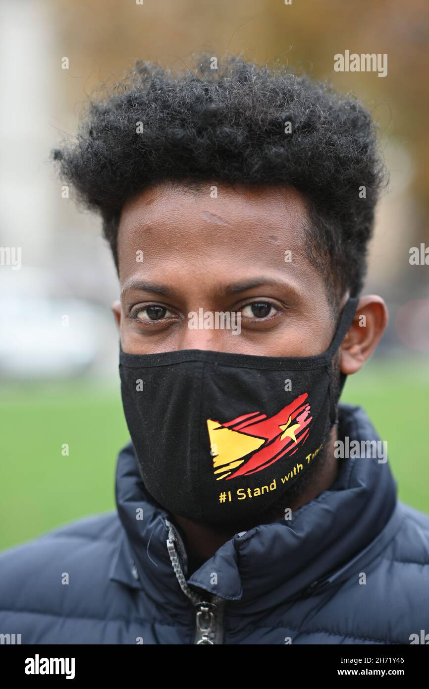 Londra, Regno Unito. Novembre 19 2021: Il popolo Tigrayan protesta contro il governo etiope, il dottor Abiy Ahmed afferma di aver massacrato i Tigrayans in piazza del Parlamento. Vogliono unire la governance etiope 30 anni fa, pacificamente, con forza e nello sviluppo. Non possono né vedere né sentire, chi sono la mano nera? Tre anni di governo etiope, il dottor Abiy Ahmed elesse il massacrecare del Tigray. Le persone vengono arrestate e uccidono. I manifestanti chiedono alla comunità internazionale di inviare aiuti a Tigray. Credit: Picture Capital/Alamy Live News Credit: Picture Capital/Alamy Live News Foto Stock