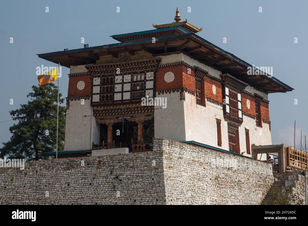Il monastero di Dechen Phodrang a Thimphu, Bhutan, fu costruito come dzong nel XII secolo. Foto Stock