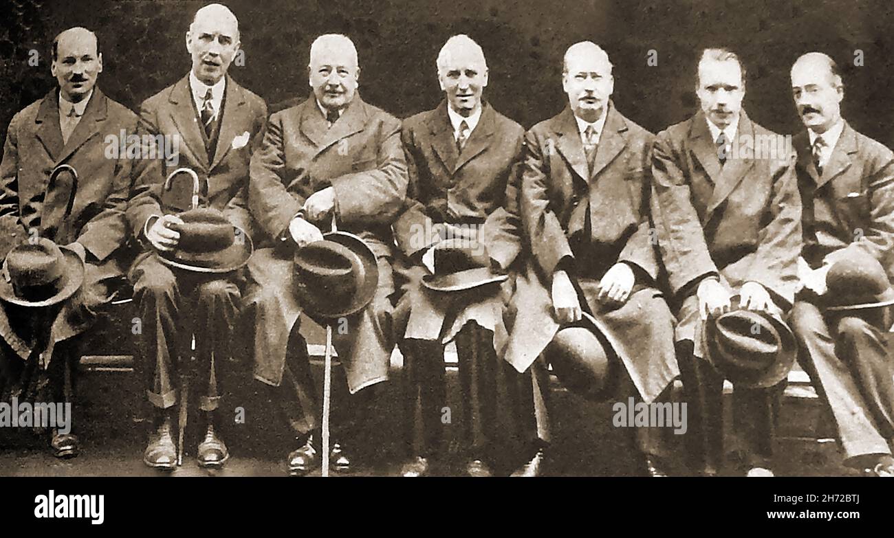 1930 . Sotto la guida di Sir John Simon è stata organizzata una commissione britannica per decidere sulla futura situazione di indipendenza dell'India. Tra il 1930 e il 1932 si sono svolte tre conferenze di tavole rotonde che hanno formato una serie di conferenze di pace organizzate dai rappresentanti politici britannici e indiani per discutere delle riforme costituzionali in India. Foto Stock