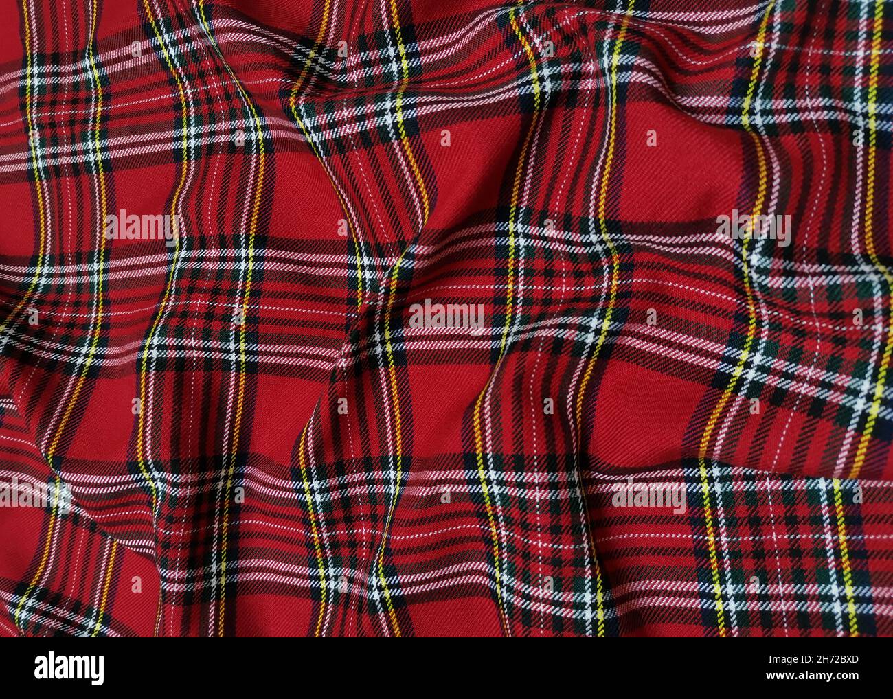 Tessuto uniforme per scuola di lana in tartan rosso. Classico scozzese in flanella senza cuciture. Modello onda tradizionale per uno sfondo di Natale o. Foto Stock