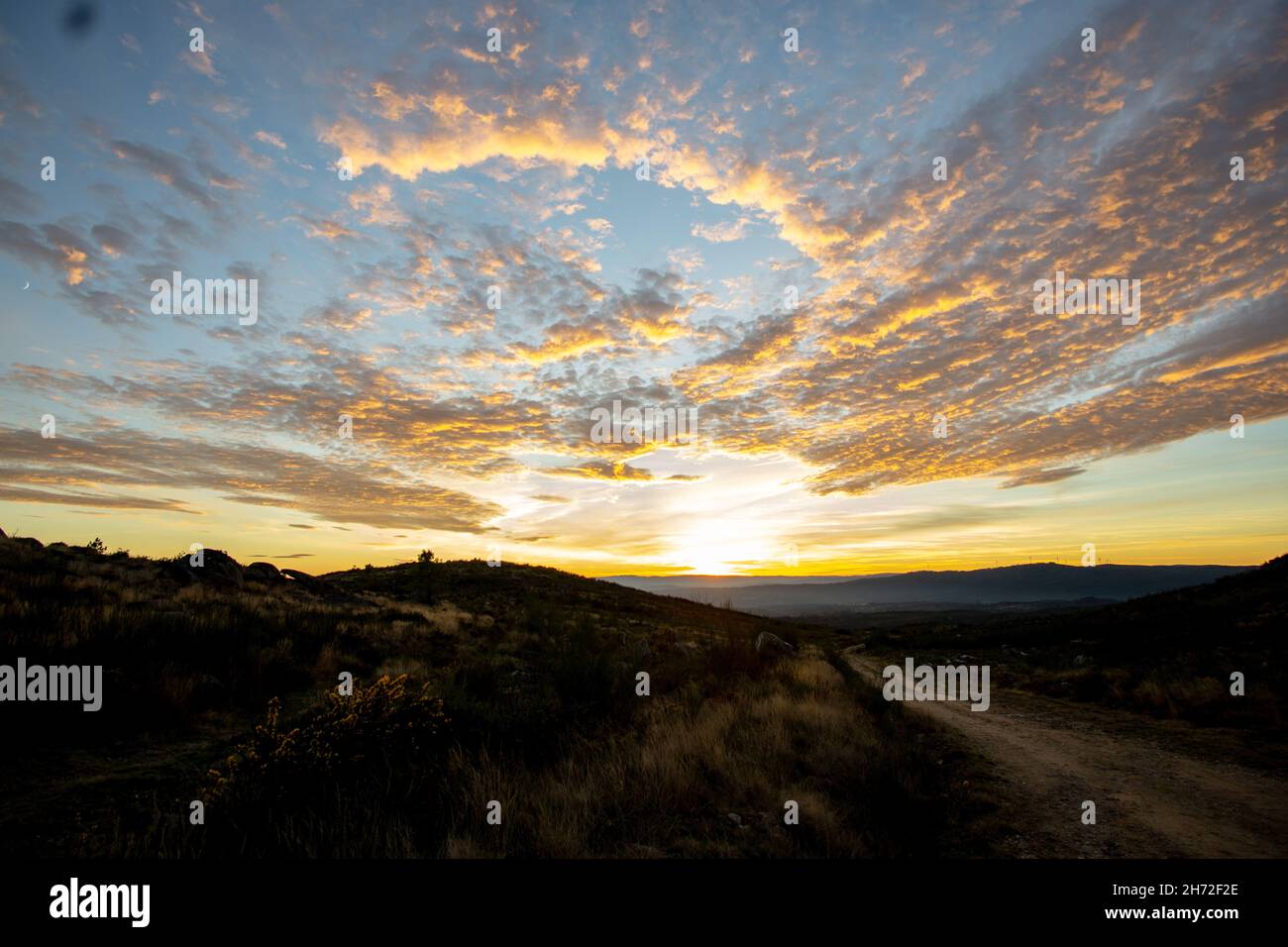 sentiero che conduce al sole Foto Stock