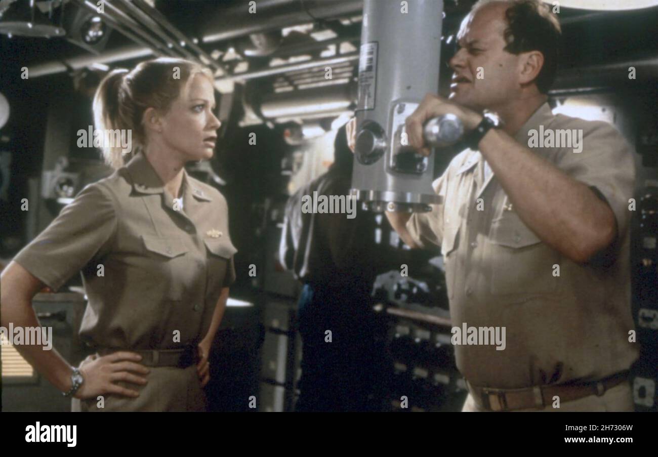 DOWN PERISCOPE 1996 20th Century Fox film con Lauren Holly come Diving Officer Lt. Emily Lake e Kelsey Grammer come comandante ufficiale di USS Stingray Foto Stock
