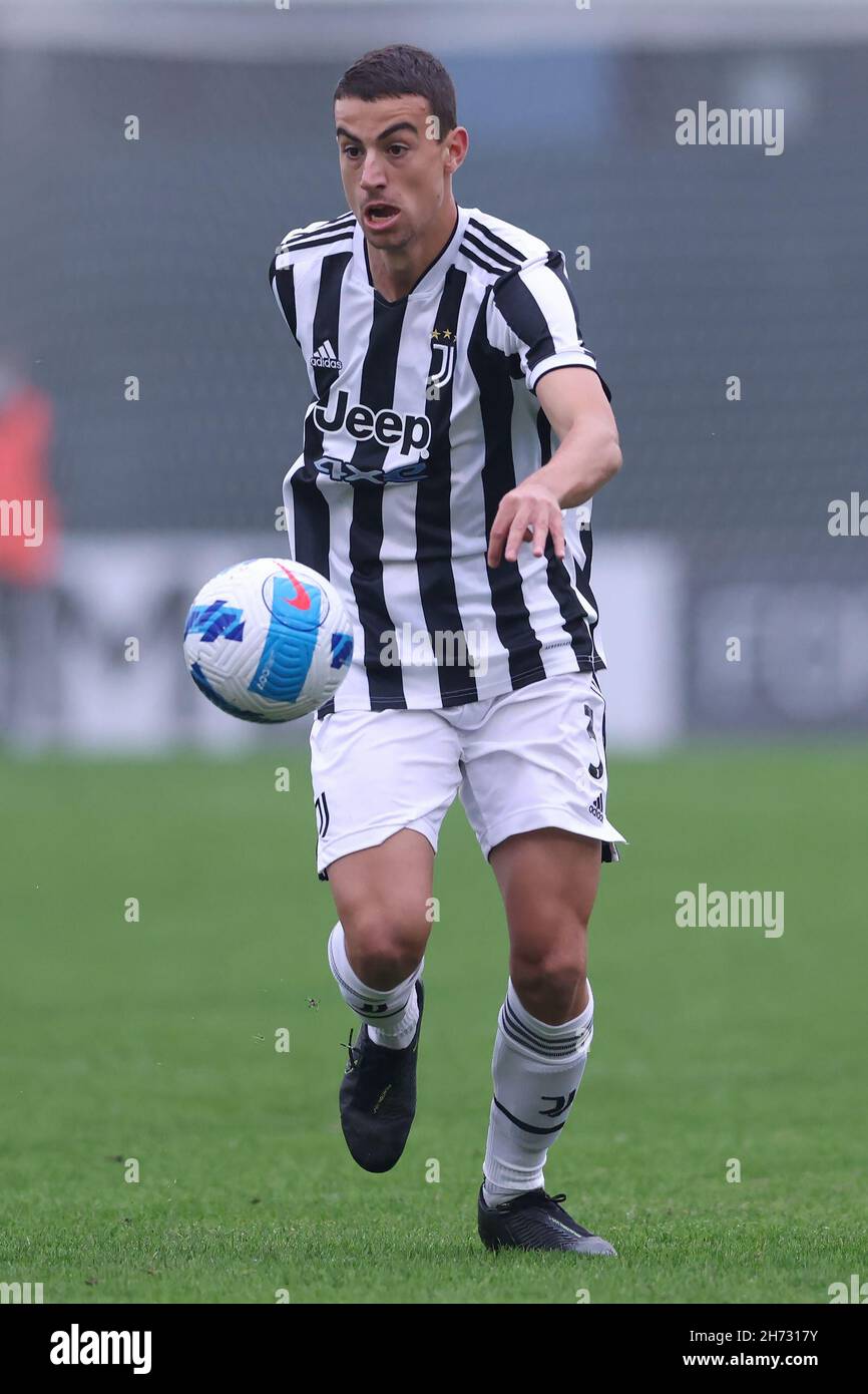 Milano, 19 novembre 2021. Riccardo Turicchia di Juventus durante la partita del campione Primavera al Centro Sportivo Vismara di Milano. Il credito d'immagine dovrebbe essere: Jonathan Moscrop / Sportimage Credit: Sportimage/Alamy Live News Foto Stock