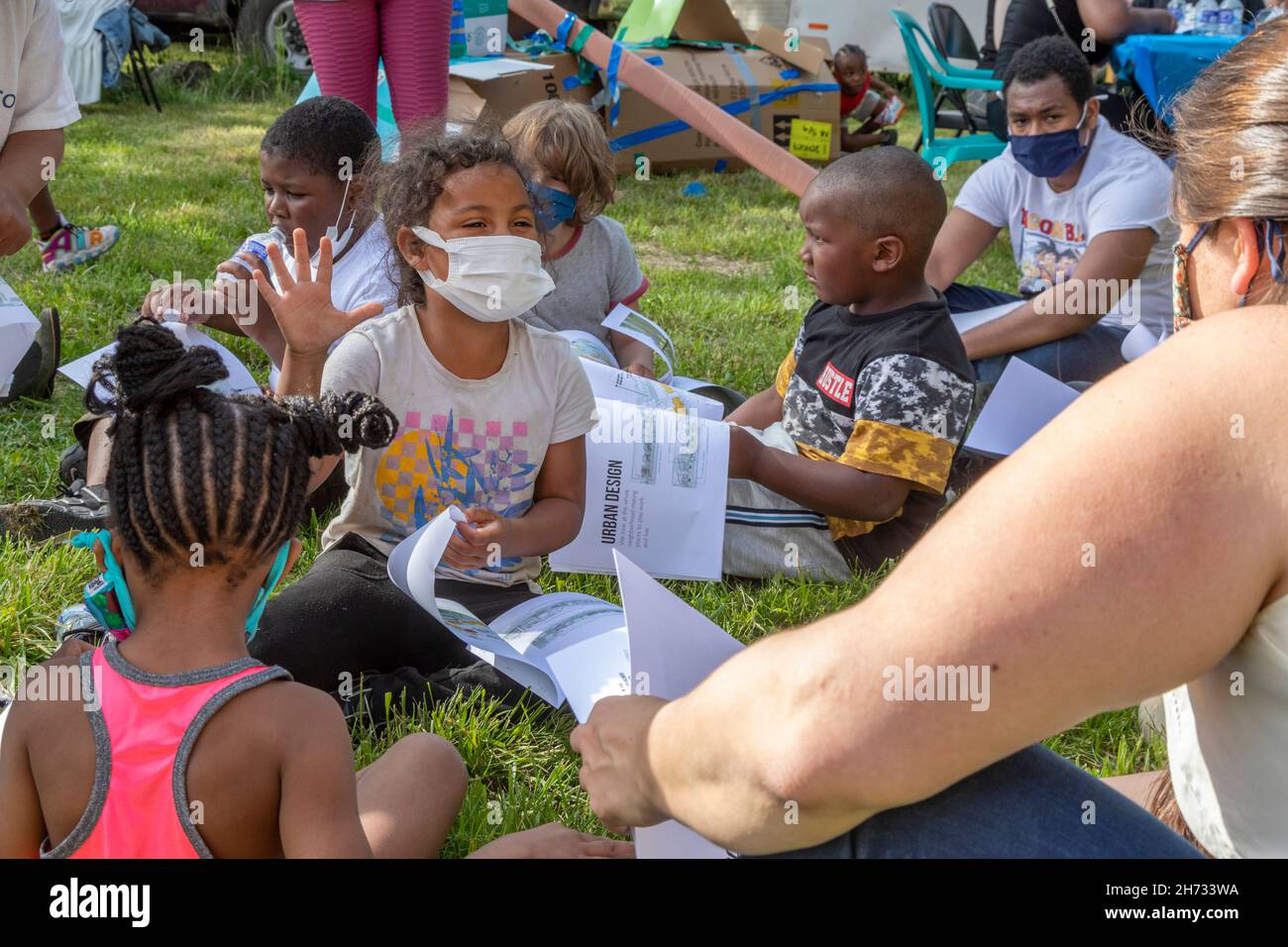 Detroit, Michigan - i bambini imparano a conoscere il design urbano, a discutere di come il loro quartiere di Morningside potrebbe essere migliorato, in un programma organizzato da Bril Foto Stock