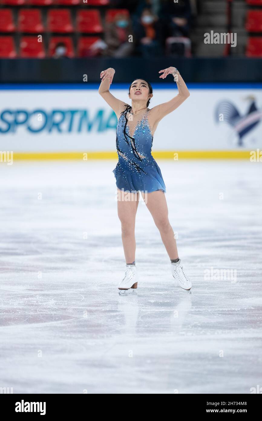Grenoble, Francia. 19 Nov 2021. Karen Chen dagli Stati Uniti d'America compete nel breve programma femminile del Gran Premio ISU di Pattinaggio di figura - Internationaux de France a Patinoire Polesud a Grenoble, Francia il 19 novembre 2021 Credit: Kathleen Michel/Alamy Live News Foto Stock