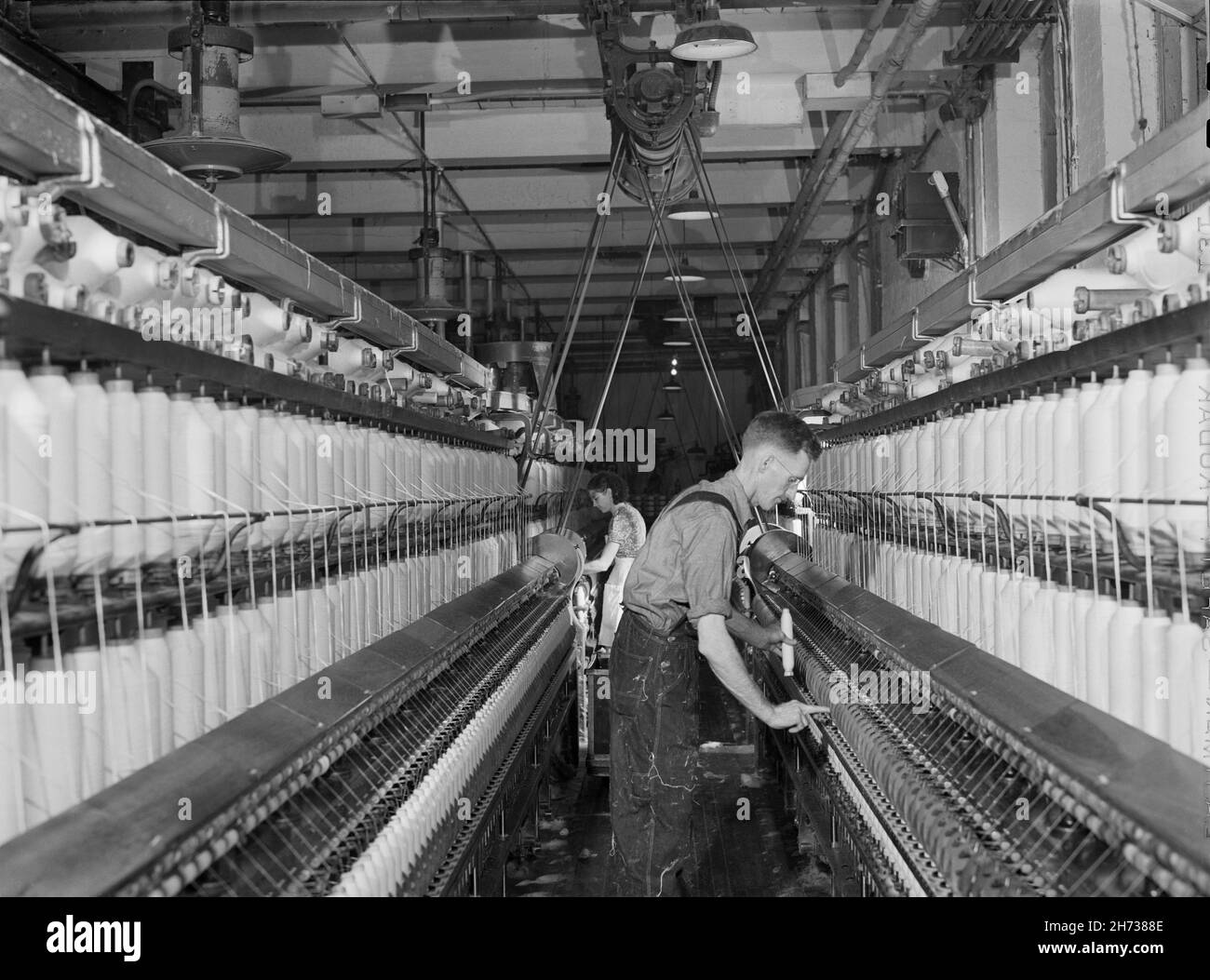 Lavoratore della Mary-Leila Cotton Mill, Greensboro, Georgia, USA, Jack Delano, U.S. Farm Security Administration, U.S. Office of War Information Photograph Collection, ottobre Foto Stock