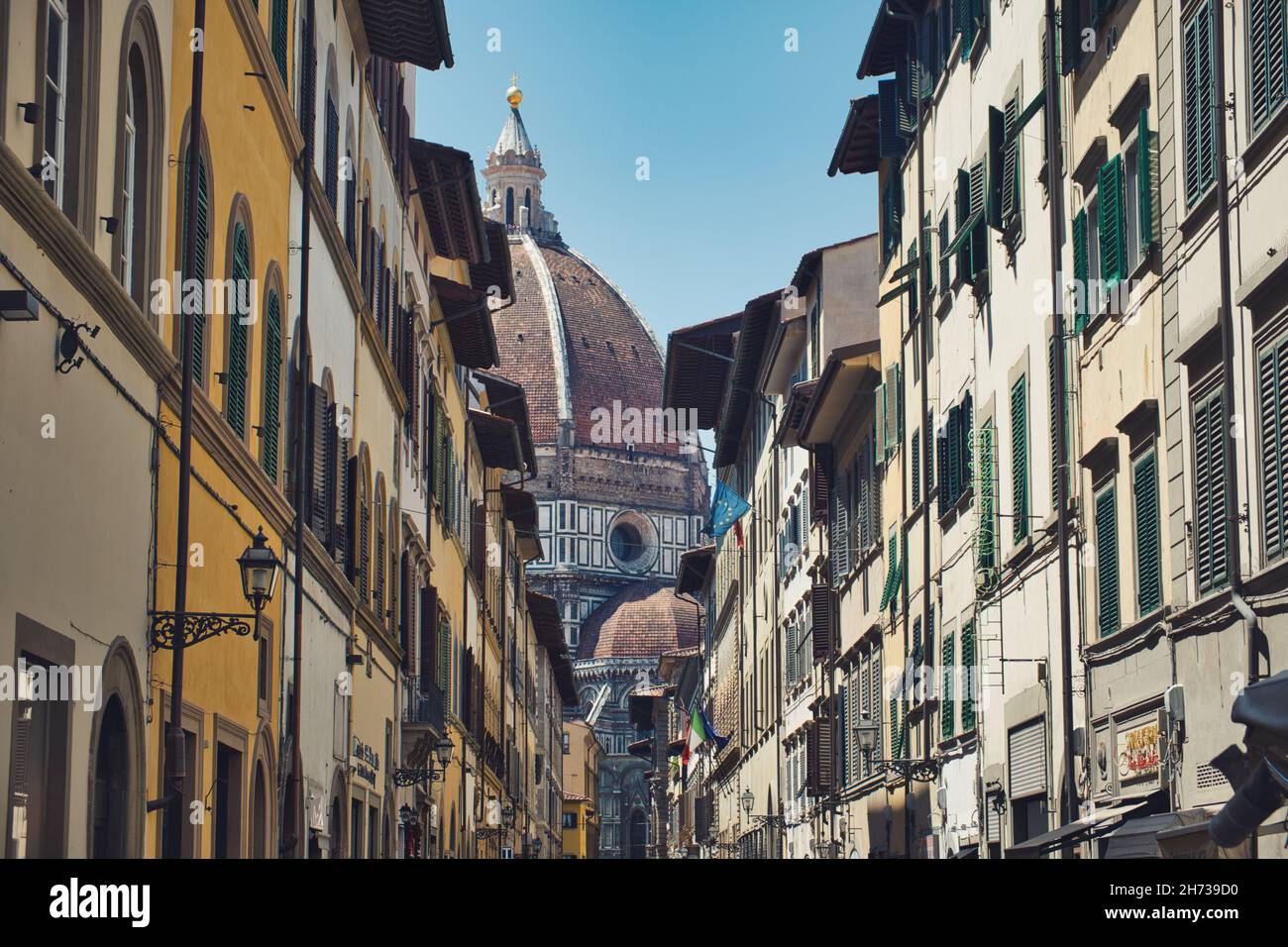 Foto del duomo di Firenze dal vicolo Foto Stock