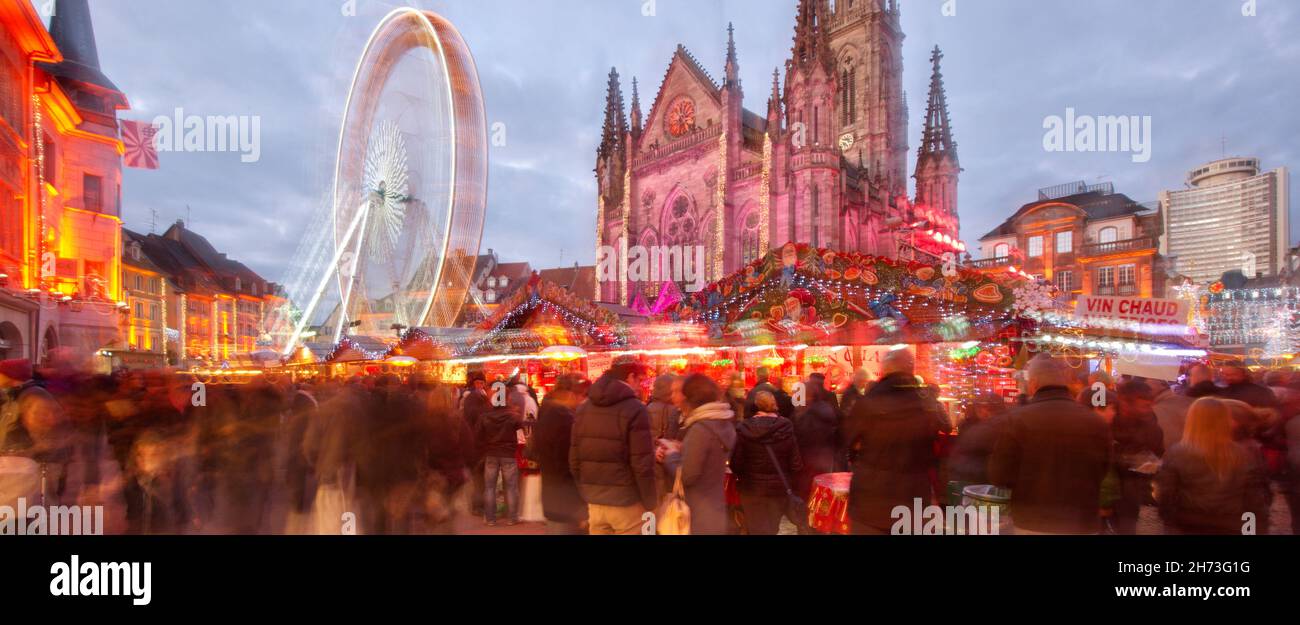 FRANCIA, ALTO RENO (68), MULHOUSE, MERCATINO DI NATALE, PIAZZA DELLA RIUNIONE Foto Stock