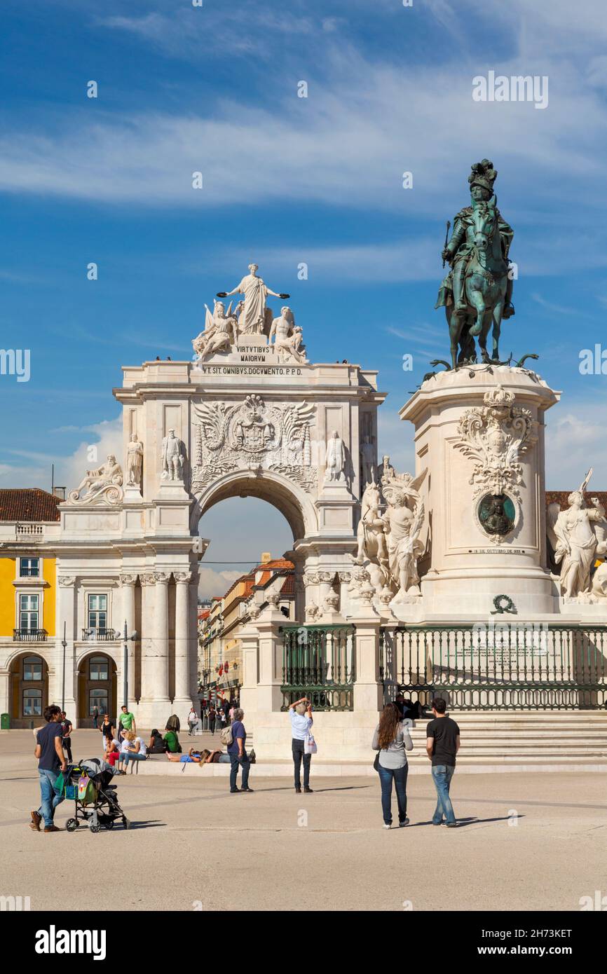 Lisbona, Portogallo. Praca do Comercio, o Piazza del Commercio. È anche conosciuta come Terreiro do Paco, o Piazza del Palazzo dopo il Palazzo reale che si trovava in piedi Foto Stock
